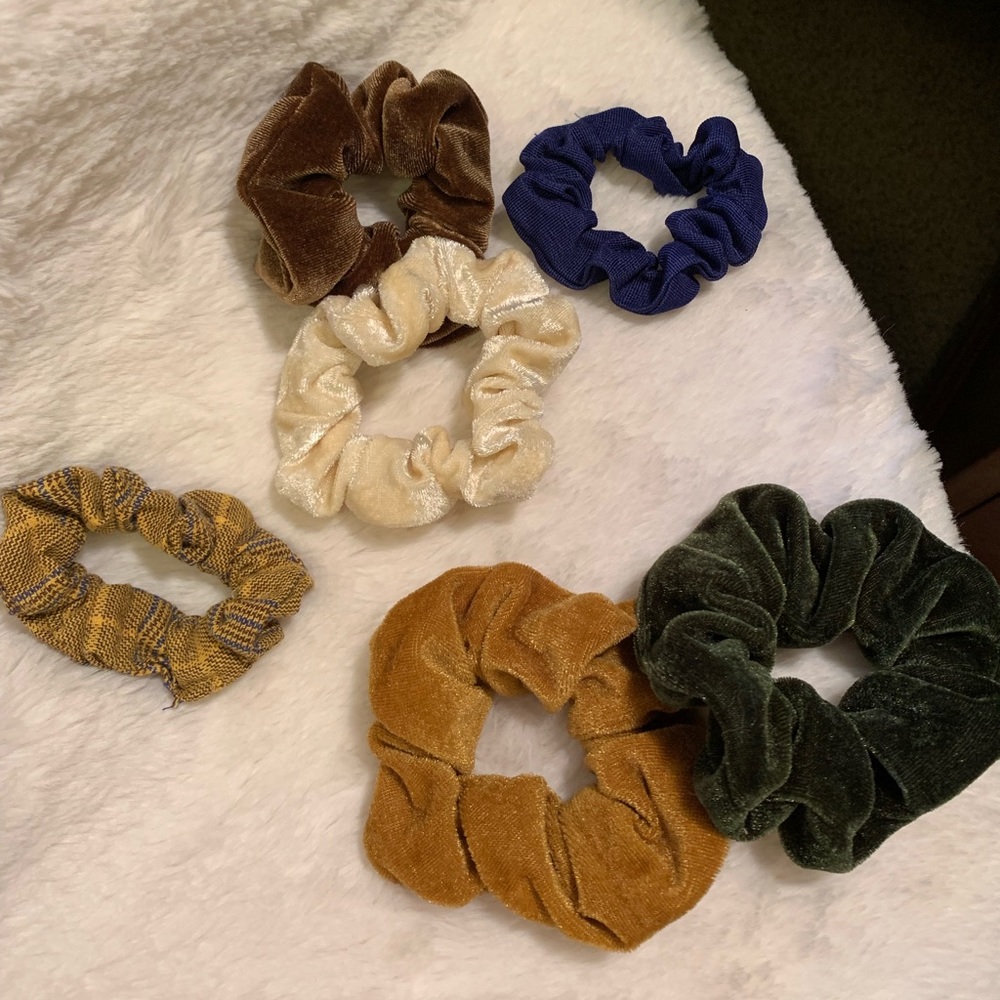 Urban Outfitters UO Assorted Scrunchie Set - Picture 1 of 3